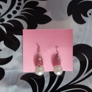 🌹White pearl earrings 🌹